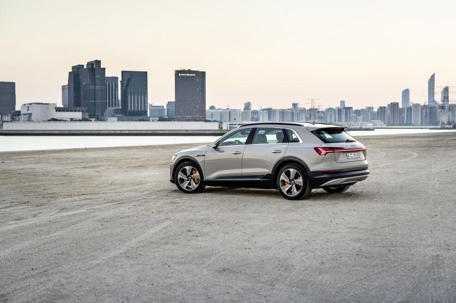  Audi e-tron 55 Quattro 2019 года  (WW) (фото 311 из 452)